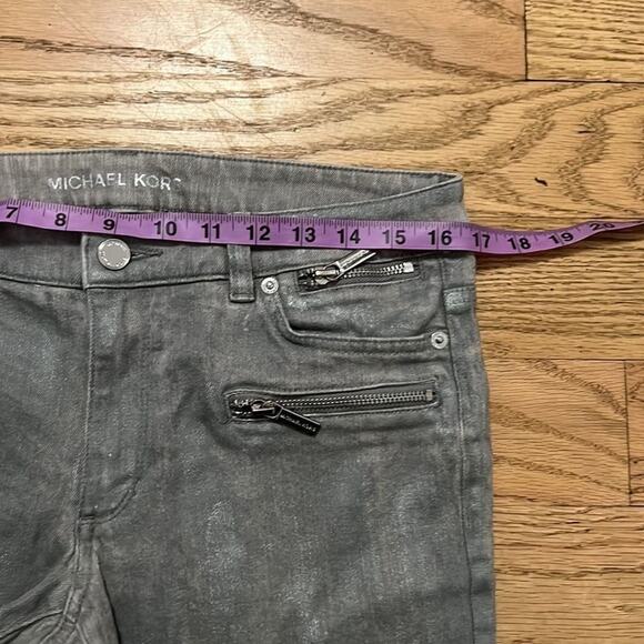 MICHAEL KORS SILVER MOTO JEANS SHORTS SIZE 6‎ - Picture 3 of 5